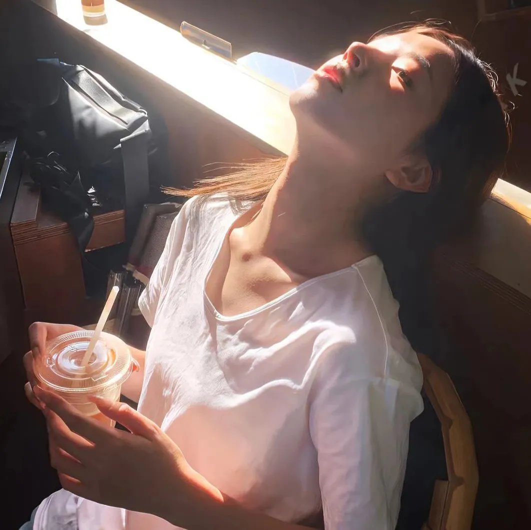 草地上的午餐 海报